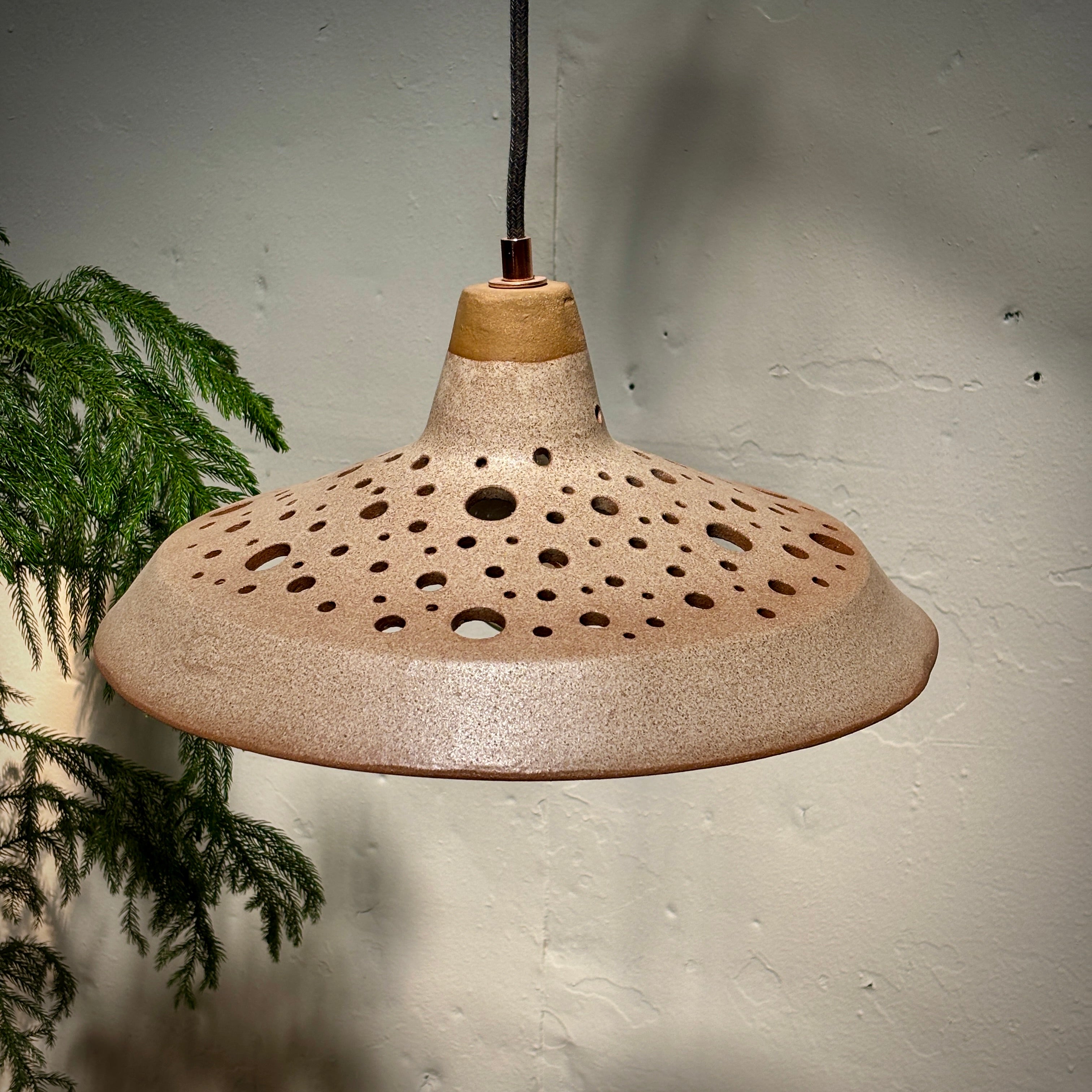 BARNSHADE - BROWN SPECKLE RANDOM HOLES