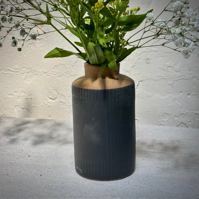 FLOWER VASE - BLACK RIBBED