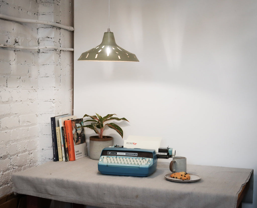 13.5” MOSS BARN SHADE PENDENT LAMP