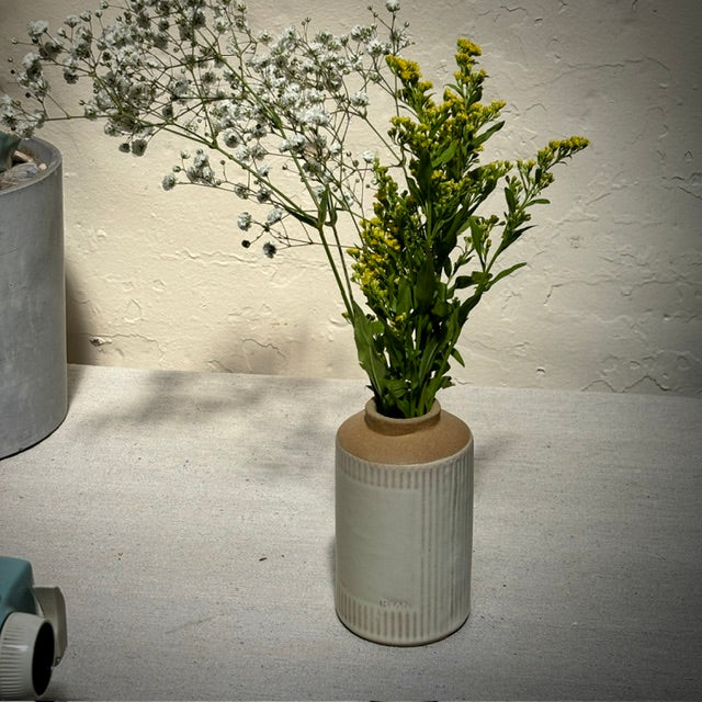 FLOWER VASE - WHITE RIBBED