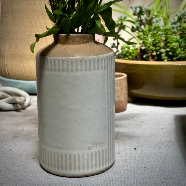 FLOWER VASE - WHITE RIBBED